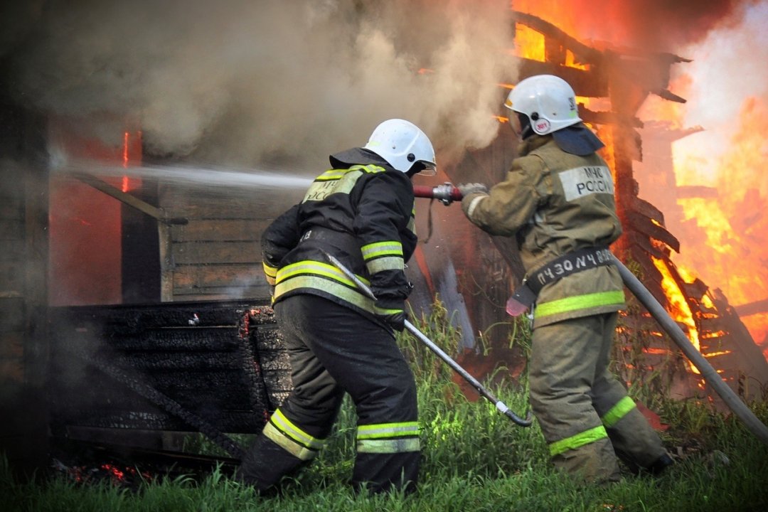Пожарно-спасательные подразделения ликвидировали пожар в Калевальском районе.