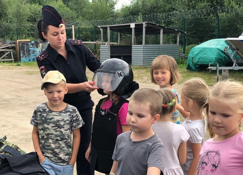 Сотрудники ОМВД России по Калевальскому району провели экскурсию для детей