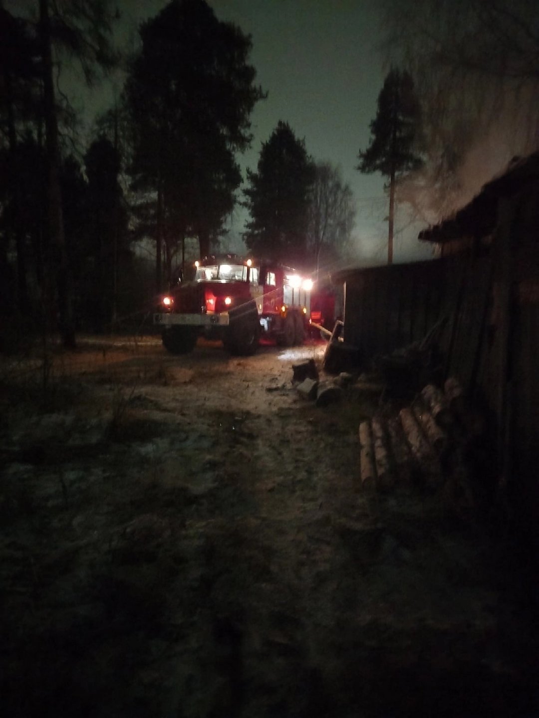 Пожарно-спасательные подразделения ликвидировали пожар в Калевальском районе.